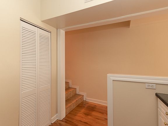 5th image of 560 W Aldine Ave #G