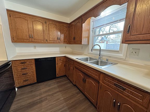 3rd image of 406 N Saint Bernard Dr