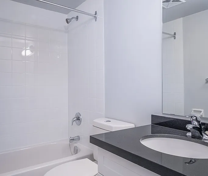 205 Oxford St E — Photo 18