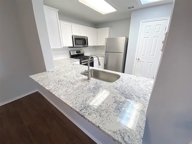 3015 Hill St — Photo 6