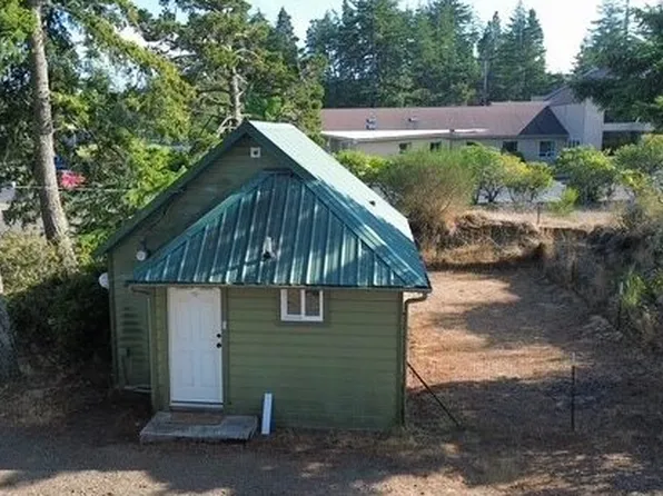 1425 Pine St, Florence, OR 97439