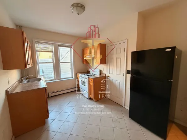 234 Jewett Avenue image 1 of 10