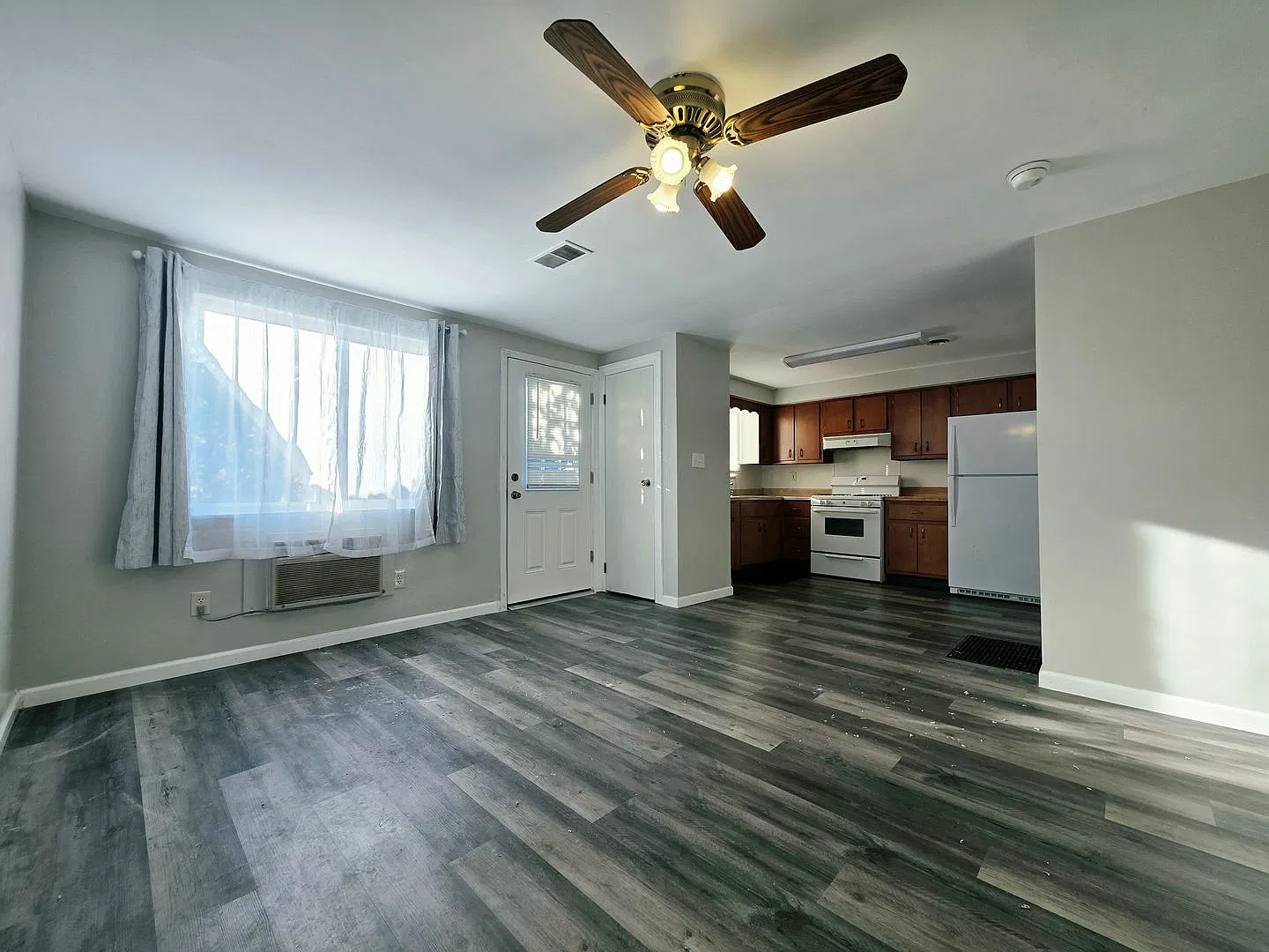 Charming 1BR Apartment in Stowe Township | Open Concept & Off-Street Parking — Photo 3