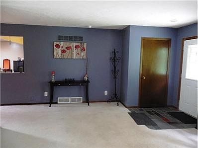 3rd image of 7004 Montmorency Dr