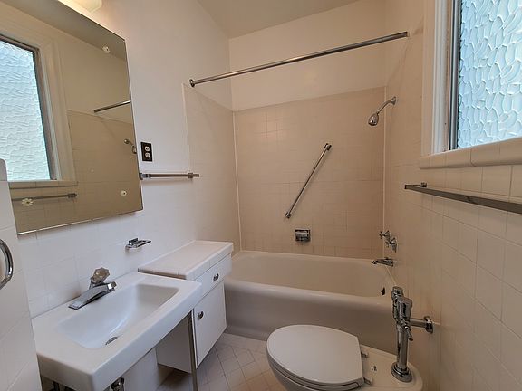 5th image of 3625 Fillmore St APT 1