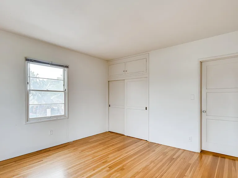 551 Fern Gln — Photo 6