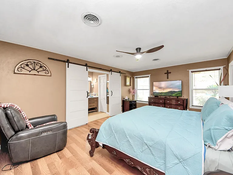 142 Wall St — Photo 17