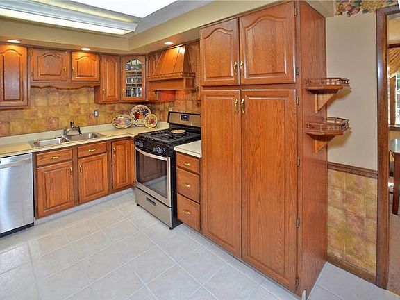 2nd image of 2141 Lancelot Dr