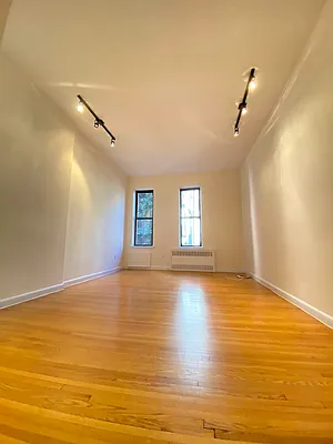 Rented by Bond New York | media 9