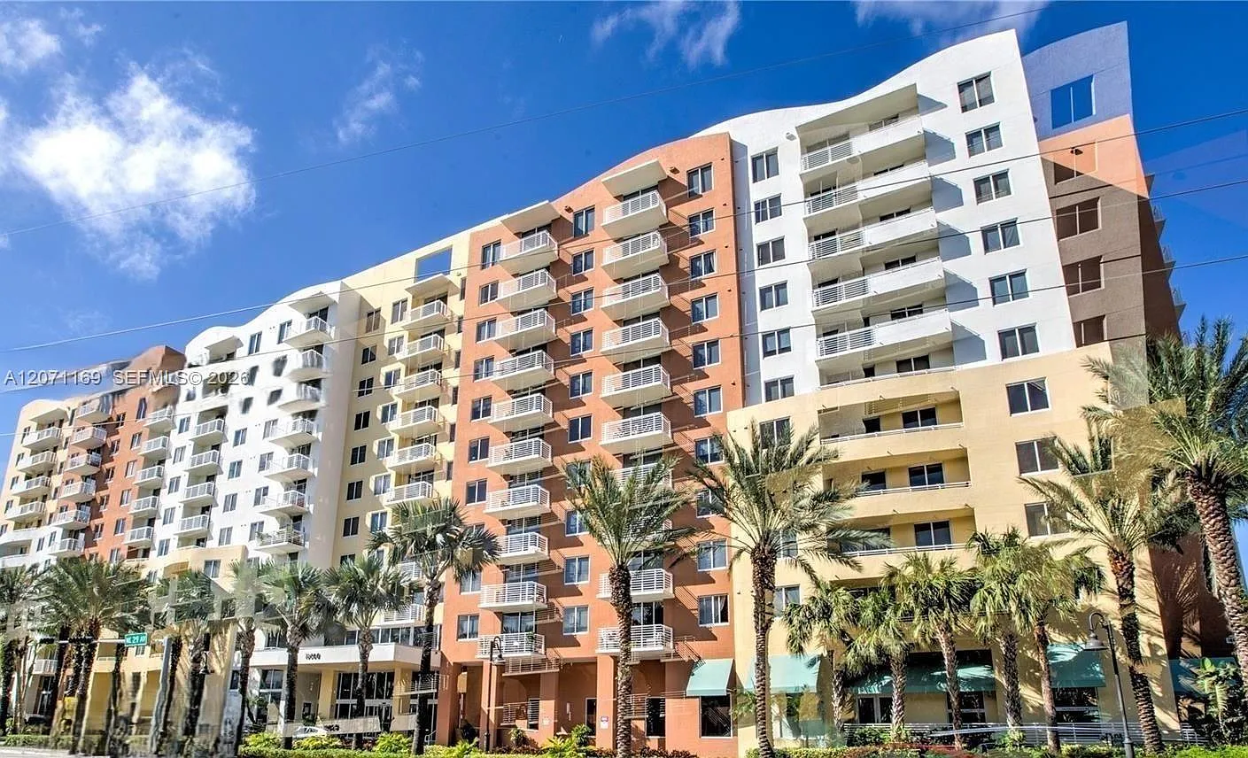 Venture At Aventura East — Photo 1