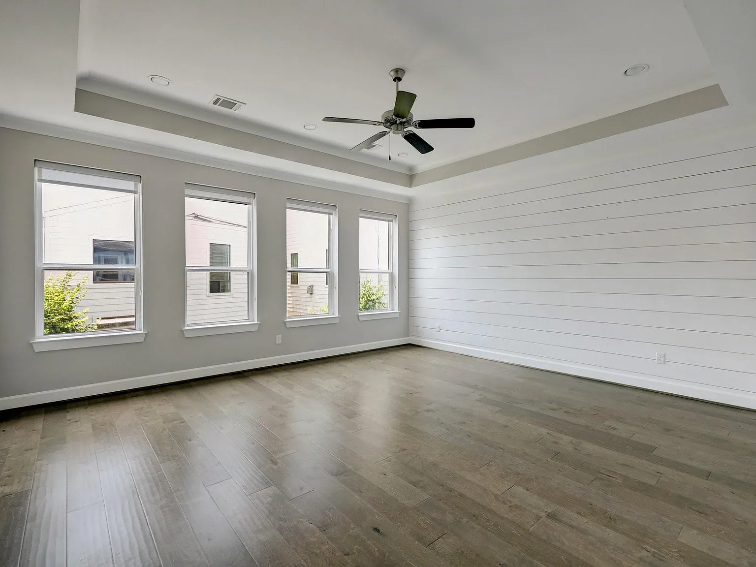 3 bed, 2.5 bath, 2328 sqft, $3,600 — Photo 4