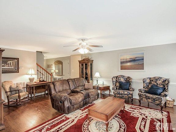 5th image of 30 Longwood Dr