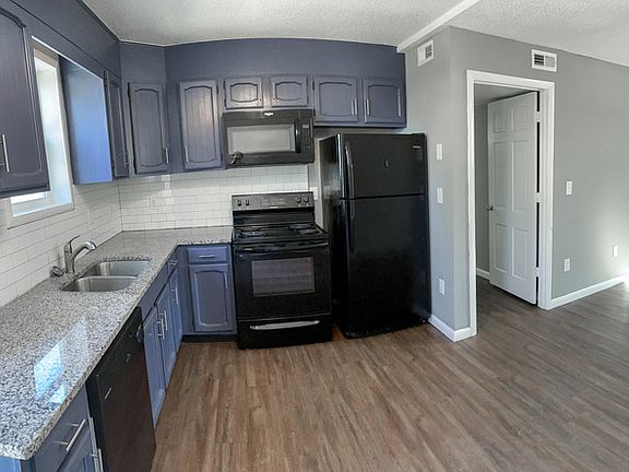 3rd image of 1565 Burns Ave