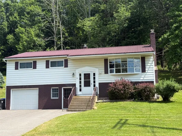 4700 Marshall Dr W, Vestal, NY 13850