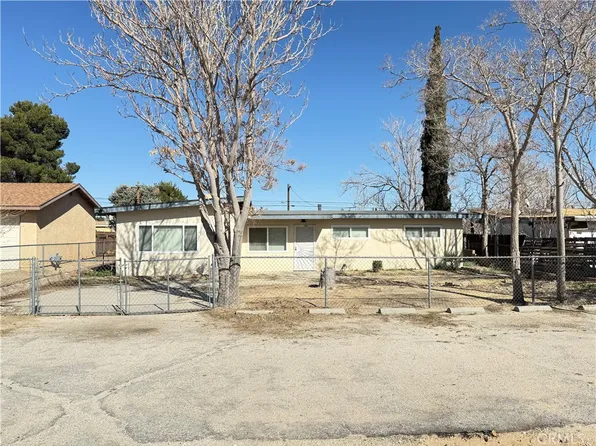 16300 Live Oak St, Hesperia, CA 92345