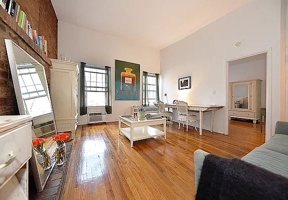 4th image of 228 W 15th St APT 4A