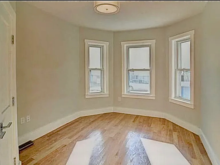 70 Wordsworth St #1 — Photo 7