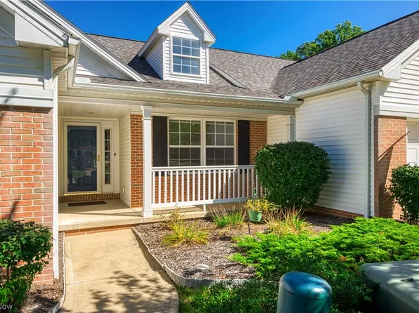 468 E Heritage Dr, Cuyahoga Falls, OH 44223