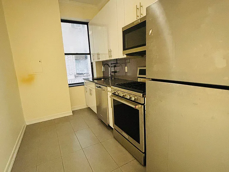 162 W 54th St #5B — Photo 6