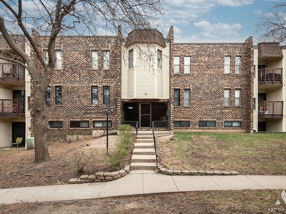 1st image of 2025 Country Club Dr APT 13