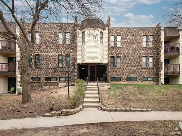 2025 Country Club Dr APT 13, Woodridge, IL 60517