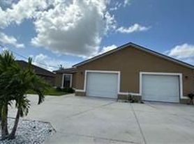 1712 SW 32nd Ter, Cape Coral, FL