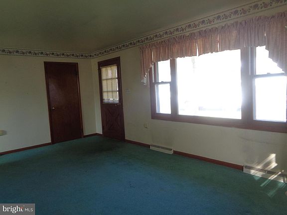2nd image of 820 W 5th St