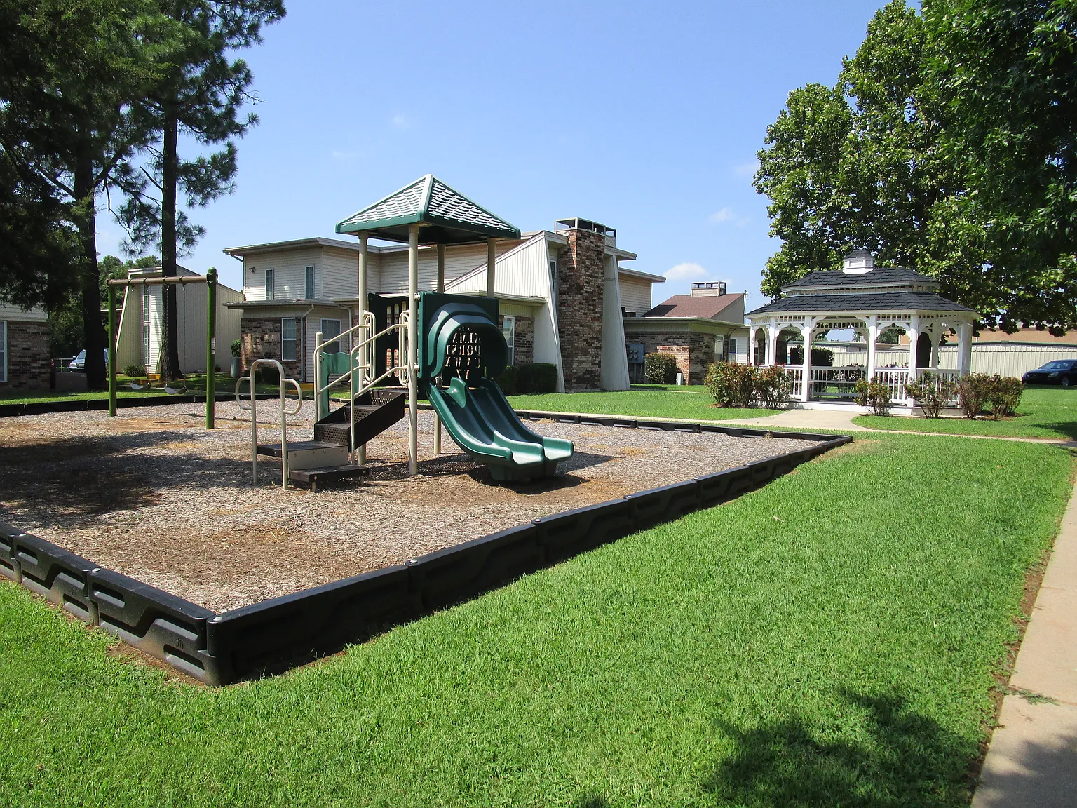 Cimarron Terrace Apartments — Photo 2
