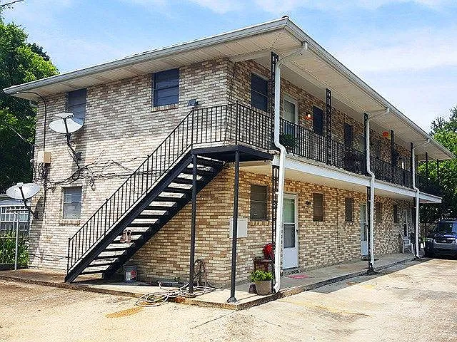 209 Central Ave — Photo 1