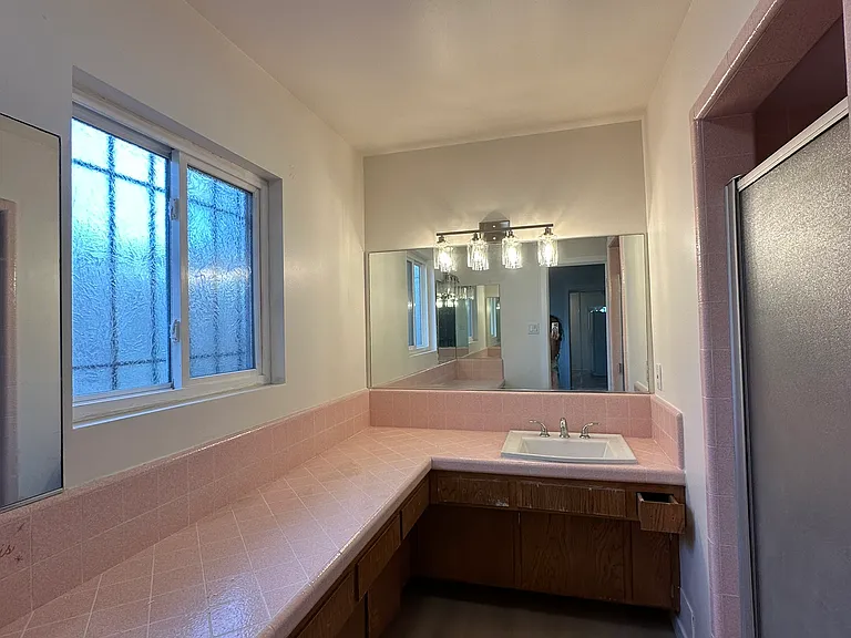 1300 Oak Ave #5 — Photo 4