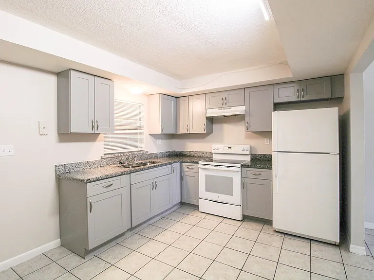 Brass Ring Apartments — Photo 4