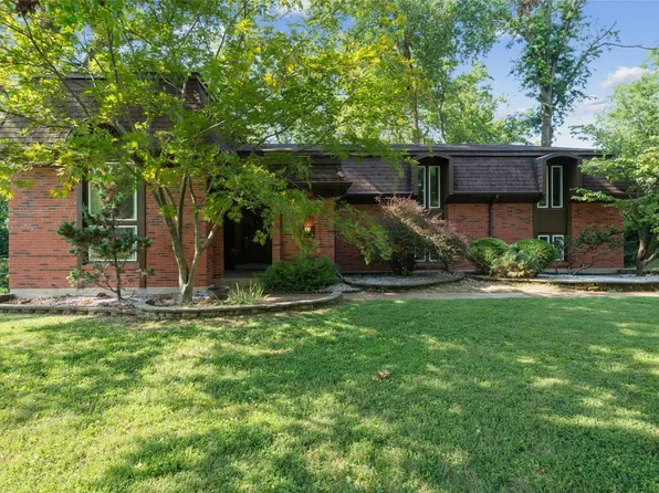 14600 Laketrails Ct, Chesterfield, MO 63017