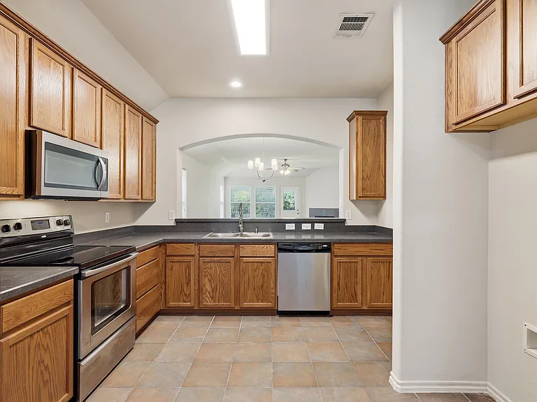 4504 Leeds Dr — Photo 11