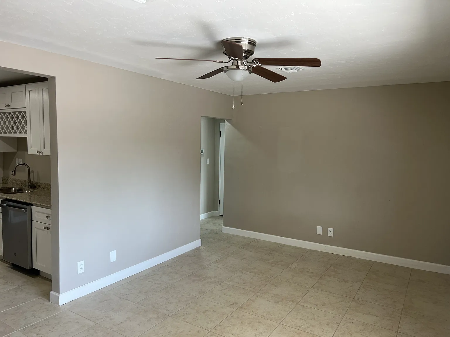2637 North Wilson Avenue - A — Photo 3