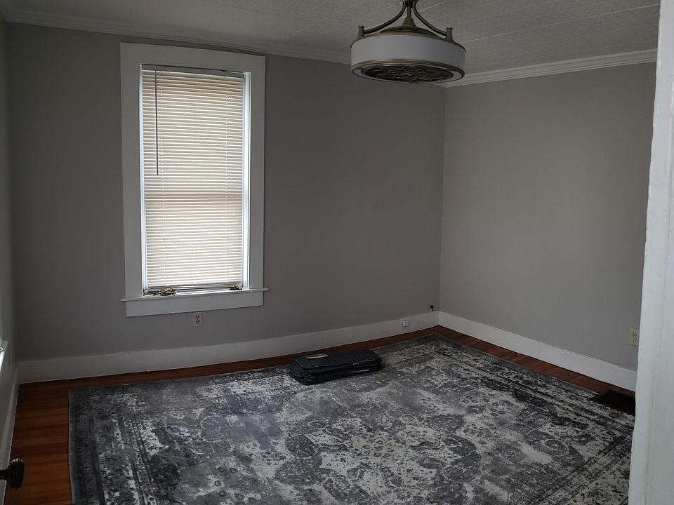 Living Room
overhead light with enclosed fan