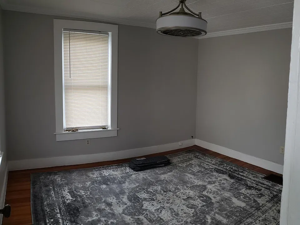 Living Room
overhead light with enclosed fan