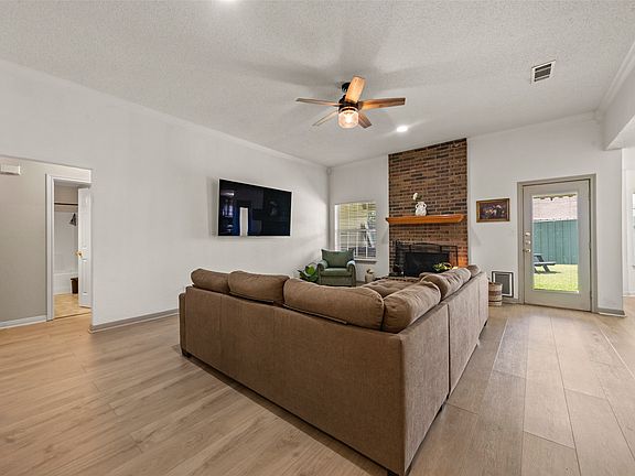 2nd image of 104 W Jade Dr