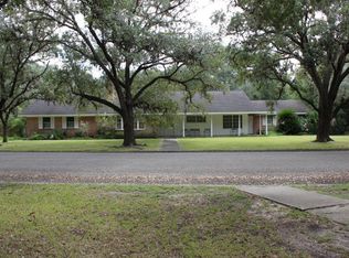 320 Sunset Dr, Edna, TX 77957