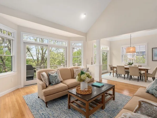 65 S Cottage Rd #119, Belmont, MA 02478