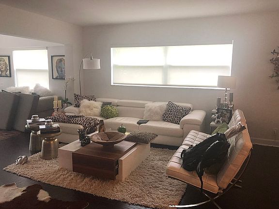 3rd image of 2857 N Palm Aire Dr