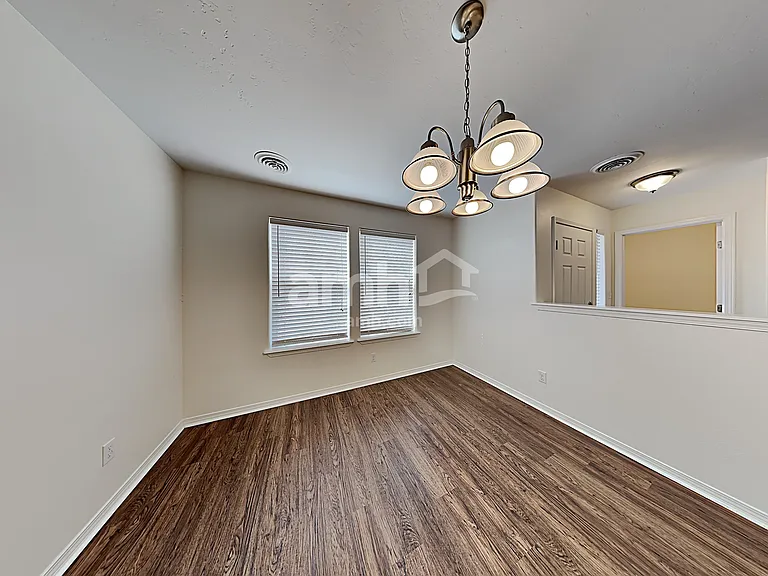 724 N Carisbrooke Ave — Photo 7