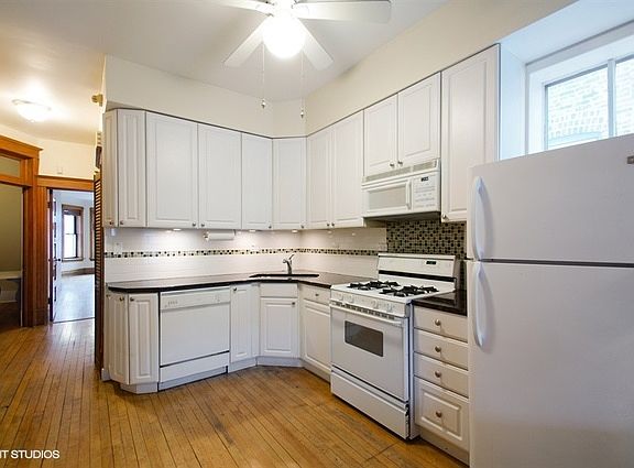 3rd image of 1243 W Newport Ave #2