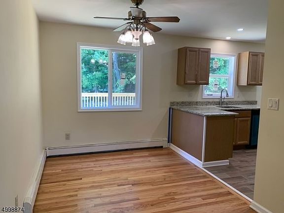 5th image of 15 Courtland Dr
