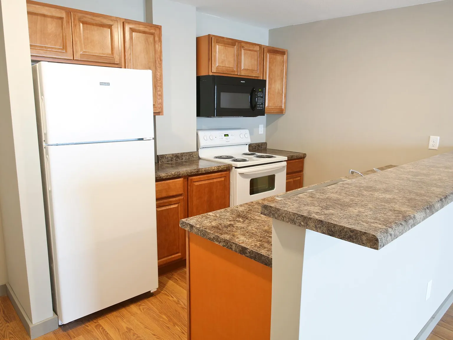162 Walnut St — Photo 4