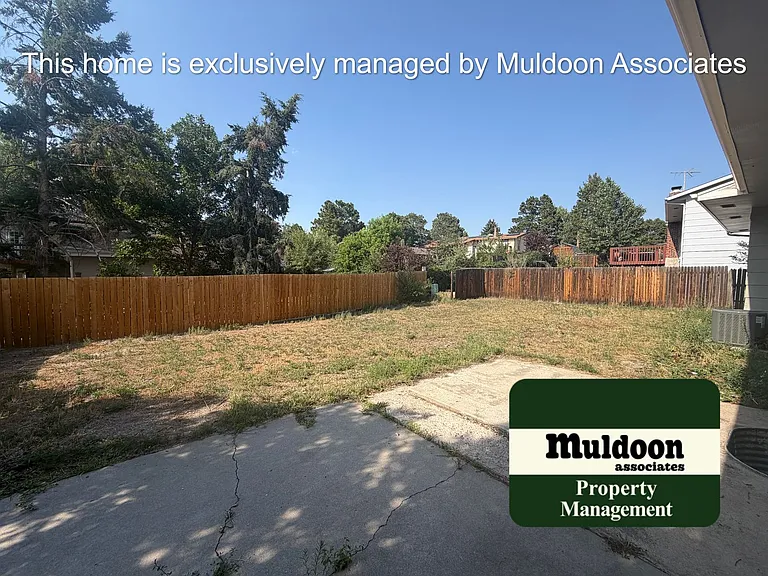 2958 Roche Dr N — Photo 31