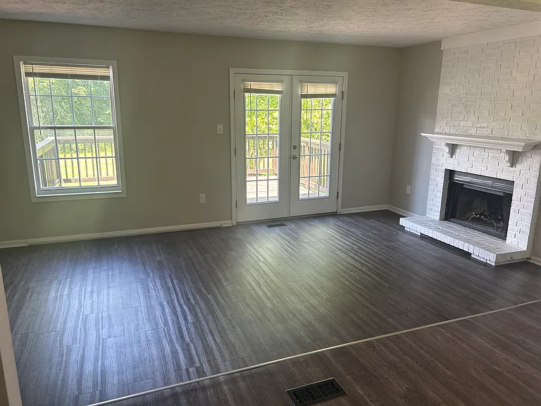 1810 Queen Anne Sq — Photo 20