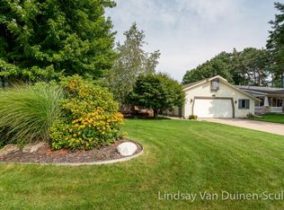 8484 Corsica Dr, Jenison, MI 49428