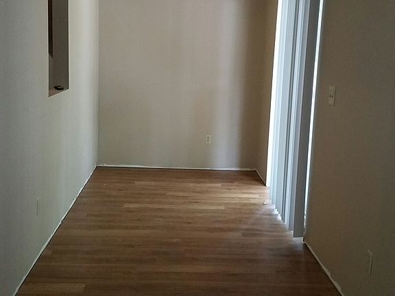 4th image of 3017-3037 Viking Dr #3
