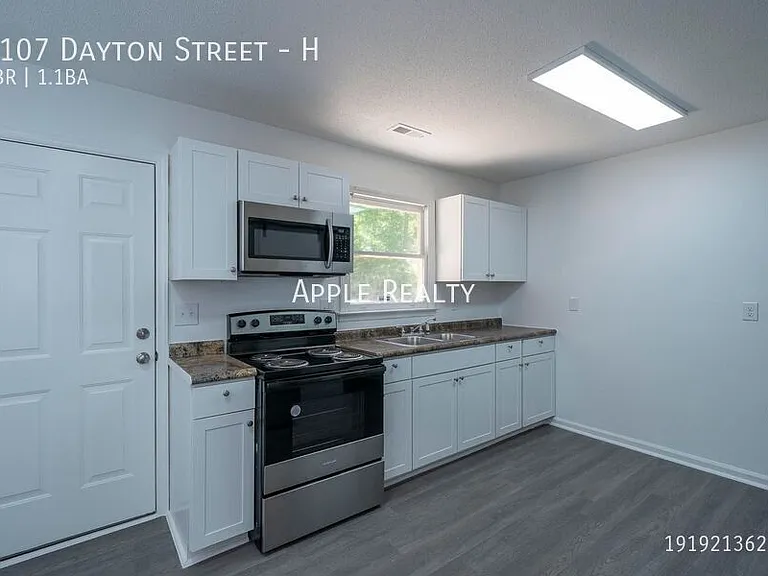 1107 Dayton St #H — Photo 9