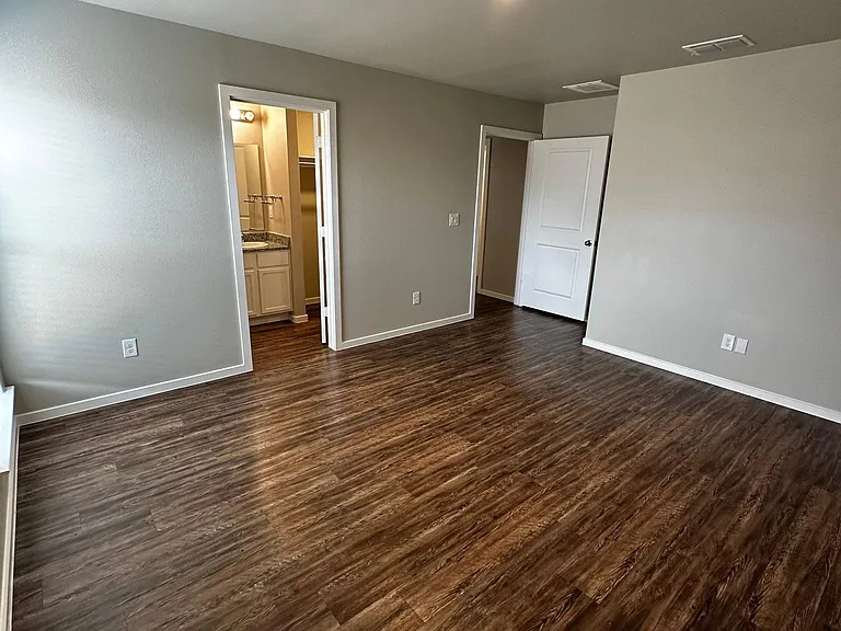 3504 Tiffin Ave — Photo 6